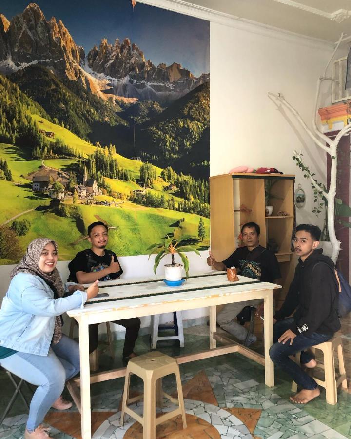 Ohana Homestay Banyuwangi バニュワンギ エクステリア 写真