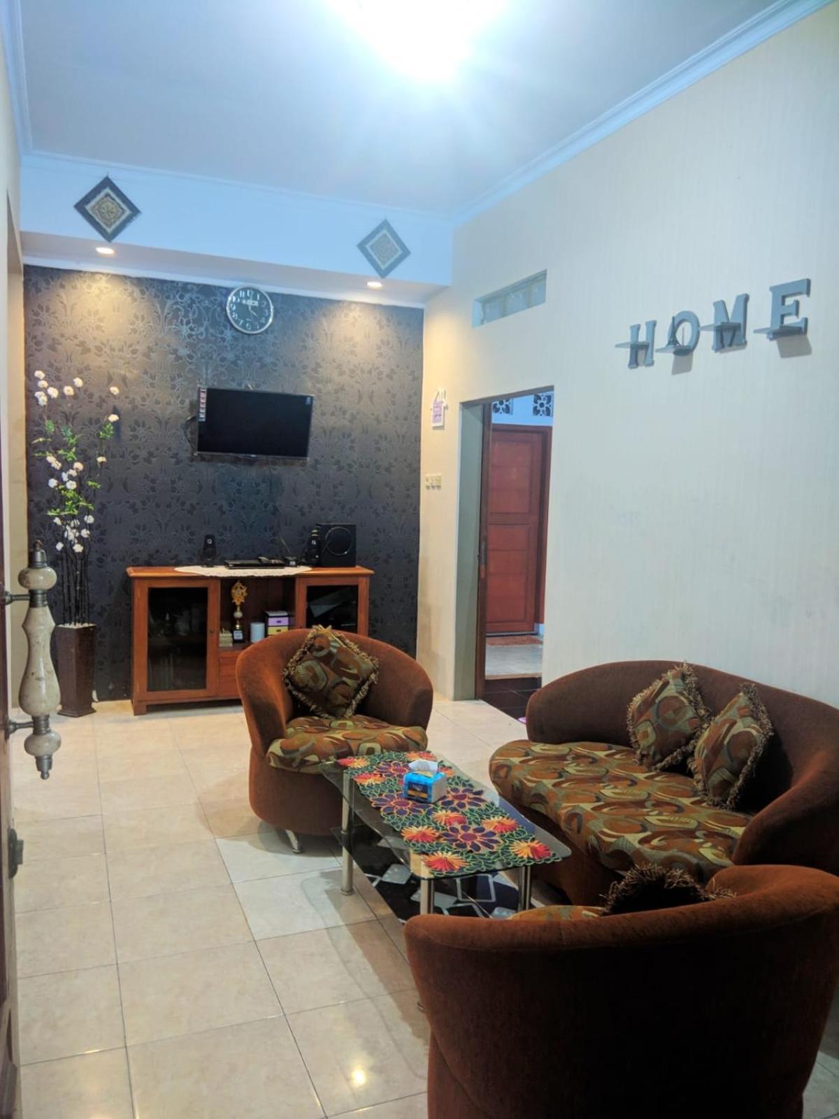 Ohana Homestay Banyuwangi バニュワンギ エクステリア 写真